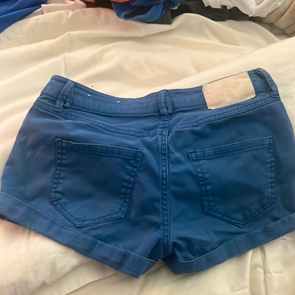 BCBGeneration Low rise cute blue shorty shorts with white buttons - Picture 3 of 4